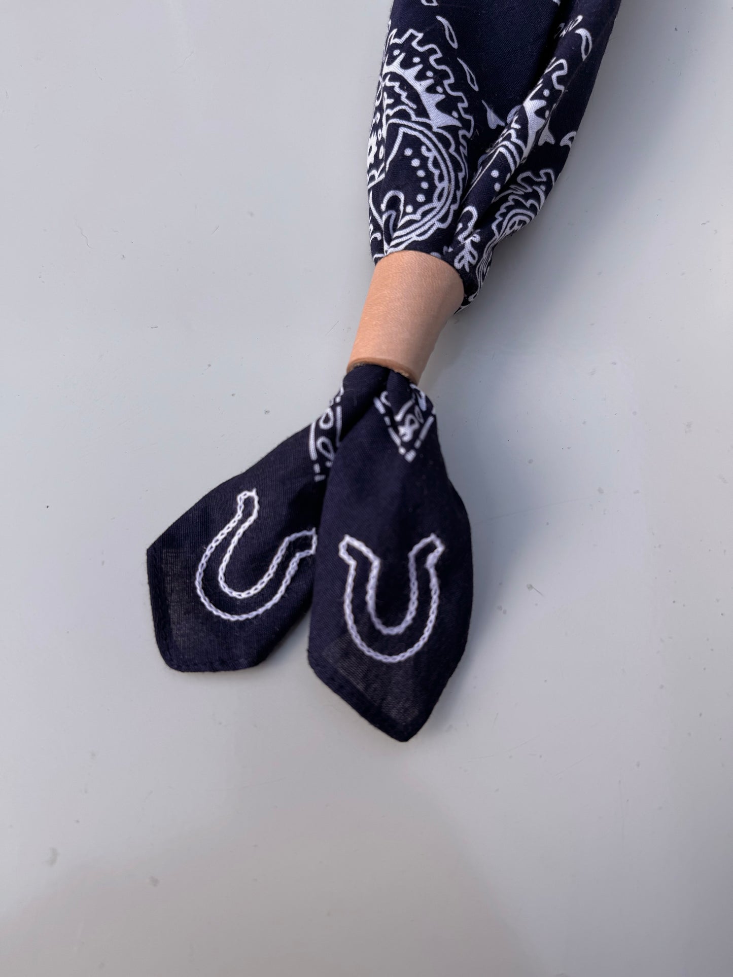Horseshoe Kerchief